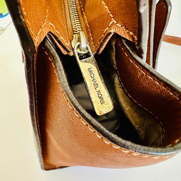 EUC MICHAEL KORS TWO-WAY SELMA CAMEL SAFFIANO LEATHER SATCHEL CROSSBODY BAG - Picture 13 of 16